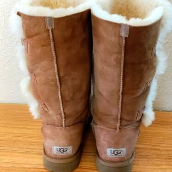 UGG AUSTRALIA TRIPLE BUTTON TAN TALL SHERPA LINED BOOTS SIZE 8 - Picture 5 of 8